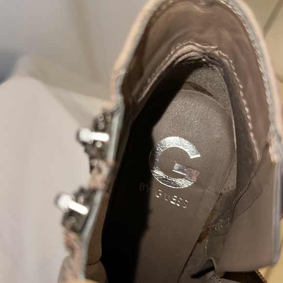 Women’s Guess booties - Picture 4 of 6
